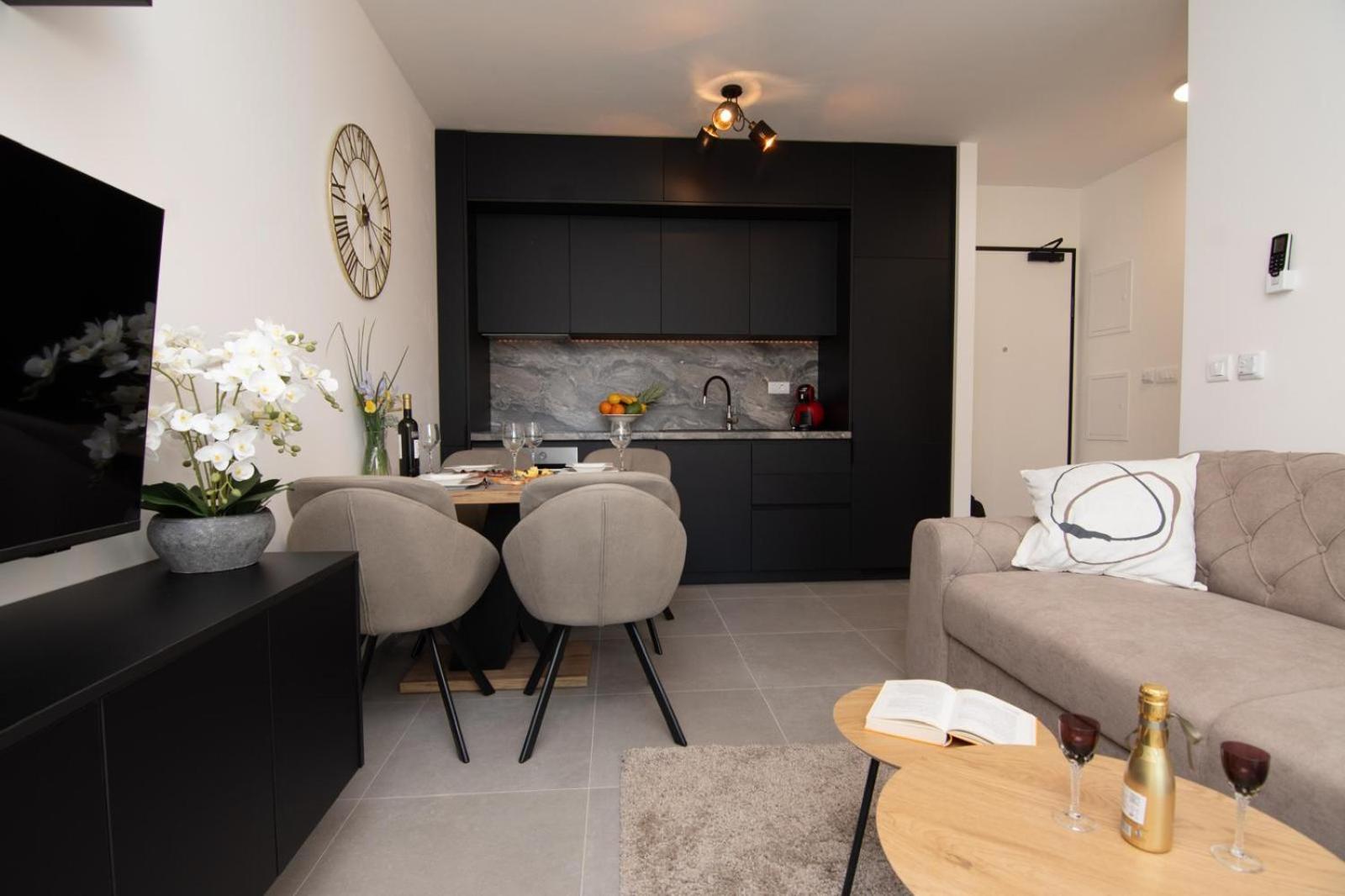 Studio Apartman Apollonia Sinj Exterior photo