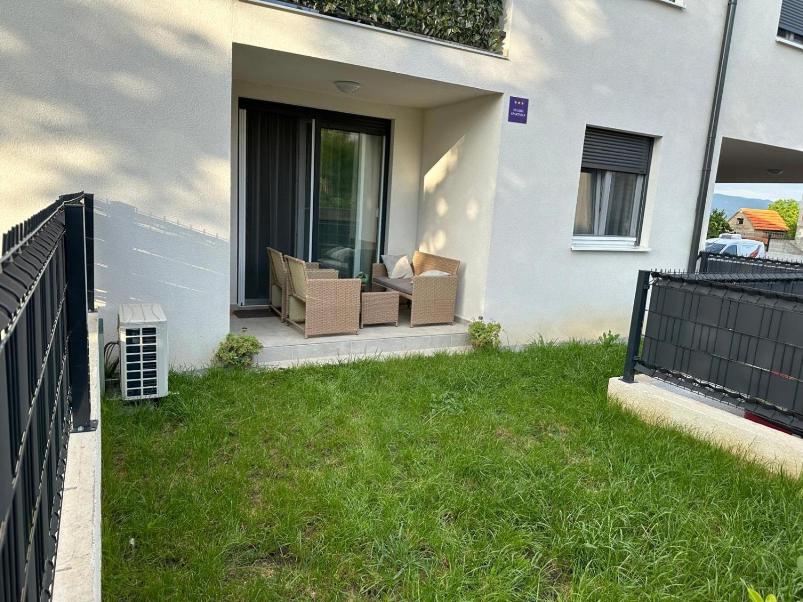 Studio Apartman Apollonia Sinj Exterior photo